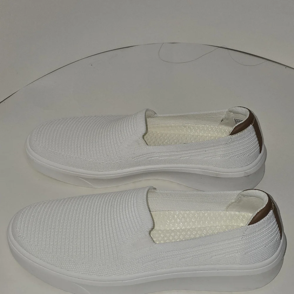 Skechers brans new